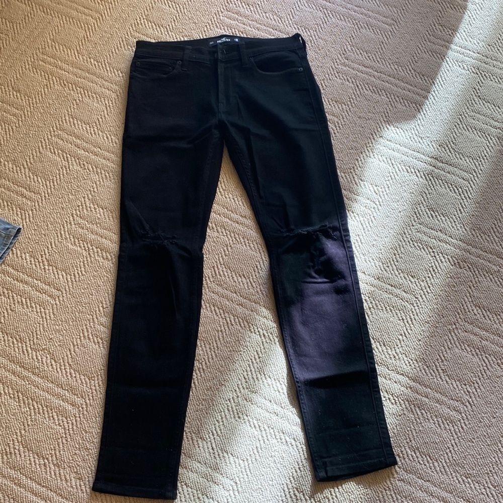 Hollister distressed skinny jean 30x32
